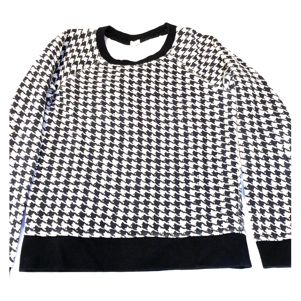 Black and white sweatshirt